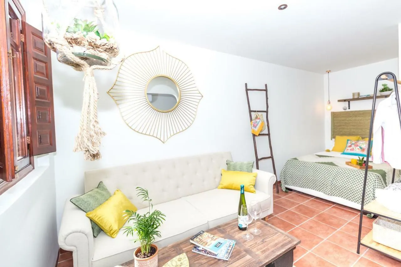 Mediterrani Studio - The Old Town location
